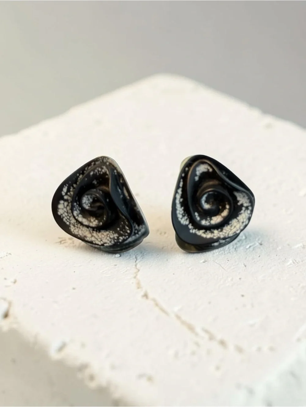Dinosaur Designs RARE/RETIRED black / white resin clip on earrings